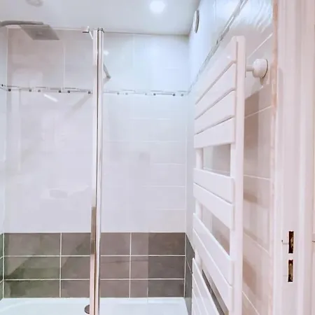 Rabiac - Charming 1 Bedroom With Private Garden דירה אנטיב