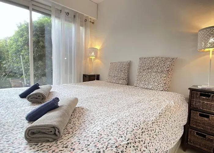 Daire Rabiac - Charming 1 Bedroom With Private Garden Antibes